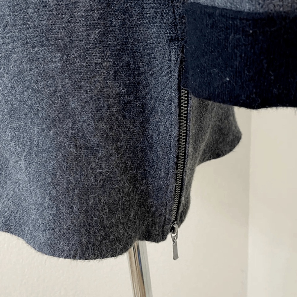 Tahari Sweater Size Small Gray Soft Zipper Detail High Neck - Picture 4 of 5